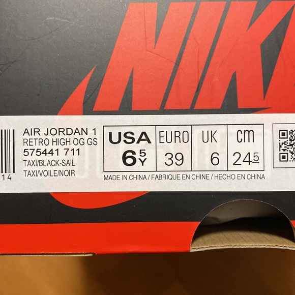 Nike Air Jordan 1 Retro - Picture 5 of 5